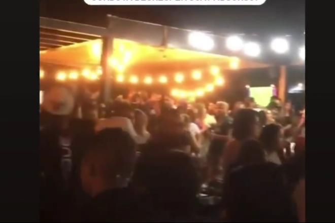 Inaugurado no fim de semana, bar é interditado após aglomeração Inaugurado no fim de semana, bar é interditado após aglomeração