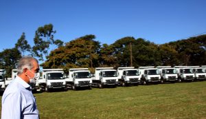 Governo entrega caminhões para recuperação de estradas vicinais em 26 municípios