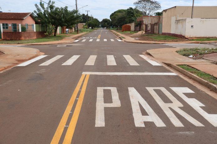 Bairro Jardim Alegrete recebe sinalização completa das vias asfaltadas