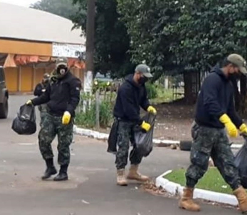 Paraguay: Militares hacen trabajo de municipio y limpian calles de PJC