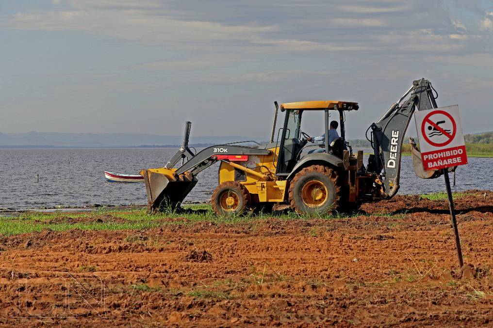 El lago azul de Ypacaraí vive el peor momento de su historia El lago azul de Ypacaraí vive el peor momento de su historia