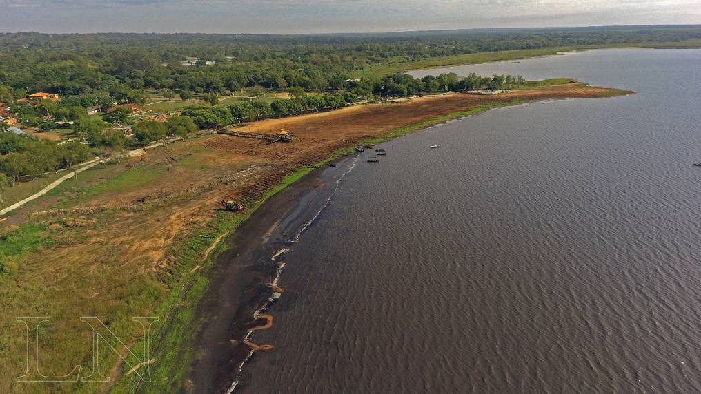 El lago azul de Ypacaraí vive el peor momento de su historia El lago azul de Ypacaraí vive el peor momento de su historia