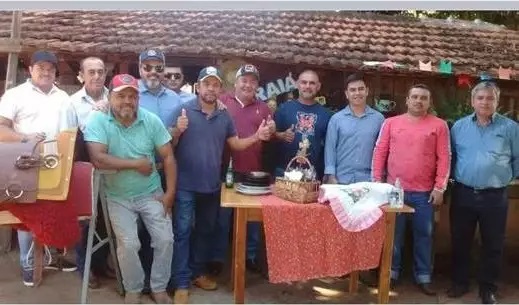 Prefeito de Bela Vista aparece em fotos de festinha durante pandemia e revolta moradores Prefeito de Bela Vista aparece em fotos de festinha durante pandemia e revolta moradores