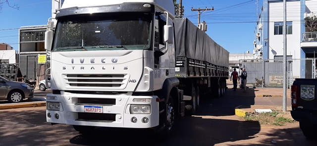 Carreta com cerca de 22 toneladas de maconha é apreendida em Ponta Porã Carreta com cerca de 22 toneladas de maconha é apreendida em Ponta Porã