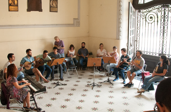 Atividade de capacitação na Escola de Música da UFRJ, que coordena o projeto. Foto: divulgação