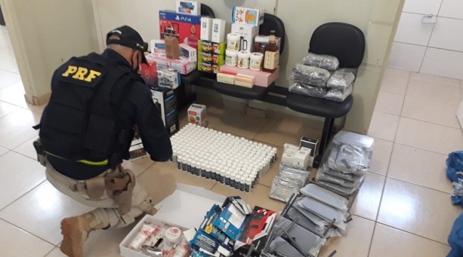 Vídeo: PRF apreende carga de mercadorias sem documentação em Brasilândia