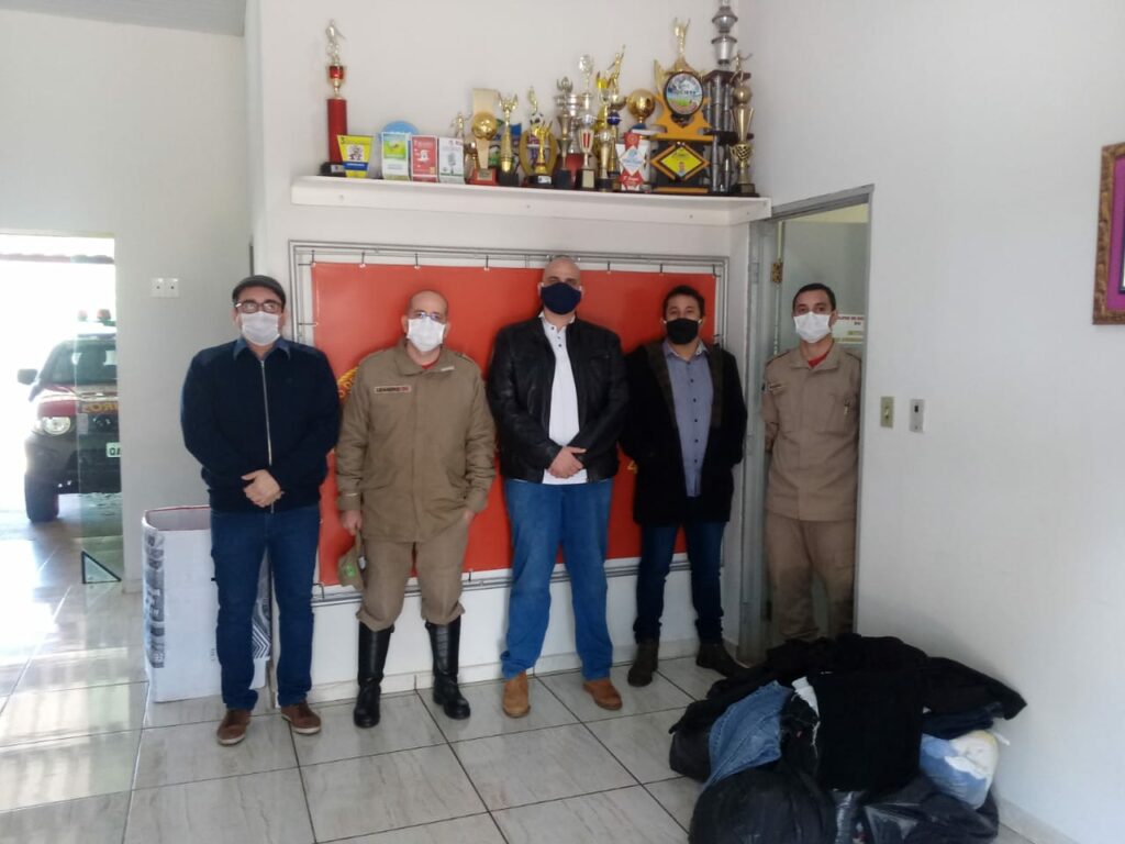 Rotary e Bombeiros juntos na Campanha do Agasalho em Ponta Porã Rotary e Bombeiros juntos na Campanha do Agasalho em Ponta Porã