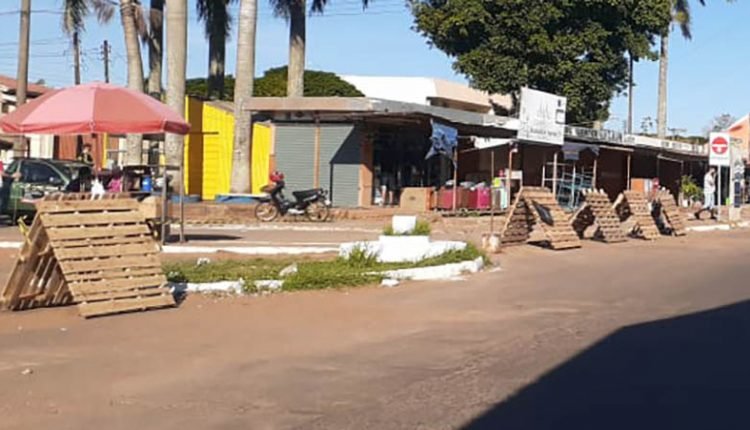 ‘Invasão’ de caminhões fecha delivery sanitário entre cidade de MS e o Paraguai ‘Invasão’ de caminhões fecha delivery sanitário entre cidade de MS e o Paraguai