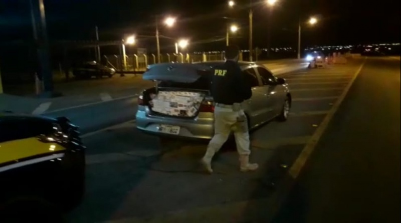 Vídeo: PRF apreende 8 mil maços de cigarro contrabandeados Vídeo: PRF apreende 8 mil maços de cigarro contrabandeados