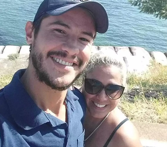 Casal em picape morre na hora após batida frontal com carreta na BR-267 Casal em picape morre na hora após batida frontal com carreta na BR-267
