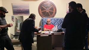 Ministro do STJ que liberou prisão domiciliar para Queiroz rejeitou outros 700 pedidos sobre Covid-19 Ministro do STJ que liberou prisão domiciliar para Queiroz rejeitou outros 700 pedidos sobre Covid-19