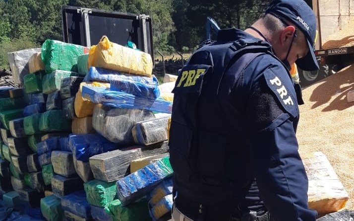 Vídeo: PRF apreende caminhão que saiu de Ponta Porã com 10 toneladas de maconha