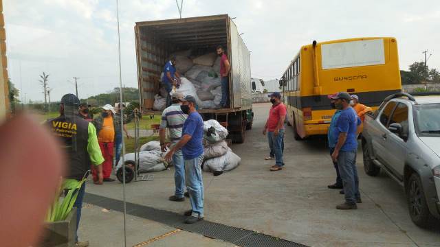 Rotary Guarani faz entrega de 8 toneladas de roupas ao FAC em Ponta Porã Rotary Guarani faz entrega de 8 toneladas de roupas ao FAC em Ponta Porã