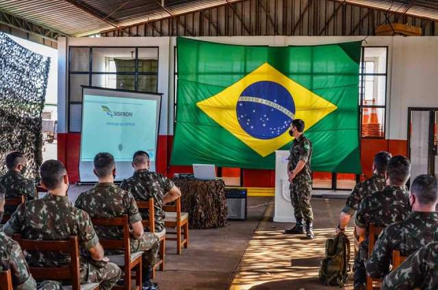 11º RC MEC realiza estágio de Operações na faixa de fronteira