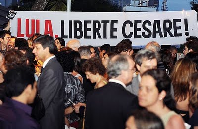 Lula diz que errou e se desculpa por ter negado extradição de Cesare Battisti à Itália em 2010 Lula diz que errou e se desculpa por ter negado extradição de Cesare Battisti à Itália em 2010