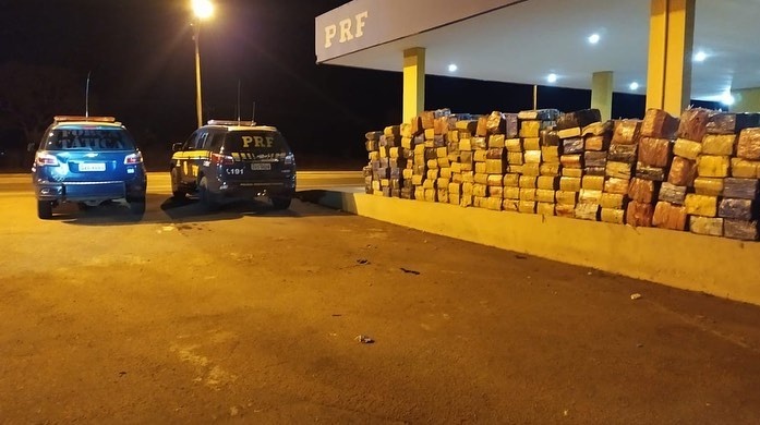Vídeo: Na BR-359 PRF apreende 3,2 toneladas de maconha Vídeo: Na BR-359 PRF apreende 3,2 toneladas de maconha