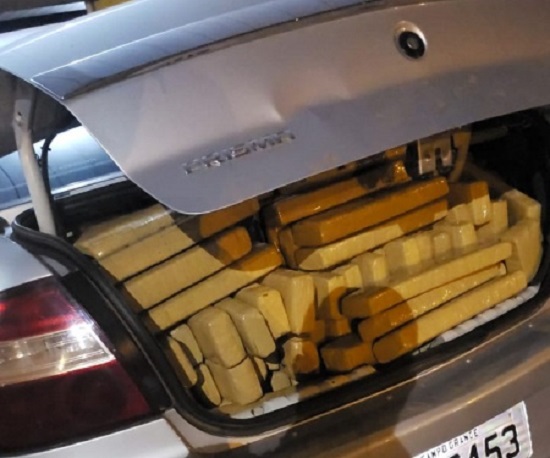 Ponta Porã: Traficantes abandonam veículo com 710 Kg de maconha Ponta Porã: Traficantes abandonam veículo com 710 Kg de maconha