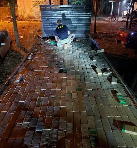 PRF apreende 642,8 Kg de maconha que seria levada para MT PRF apreende 642,8 Kg de maconha que seria levada para MT