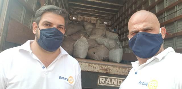 Rotary Guarani faz entrega de 8 toneladas de roupas ao FAC em Ponta Porã