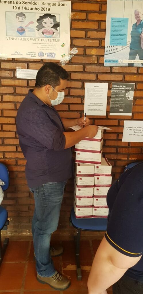 Rotarianos entregam kits para Hepatite e máscaras N95 para SAE em Ponta Porã