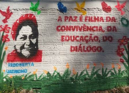Escola João Carlos Pinheiro cria muro-mural em Ponta Porã