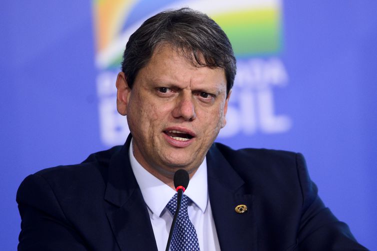 Governo lança programa para simplificar normas da aviação Governo lança programa para simplificar normas da aviação