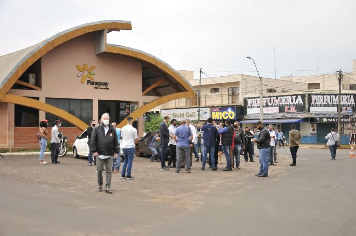 Emoção marca reabertura da fronteira com Ponta Porã Emoção marca reabertura da fronteira com Ponta Porã