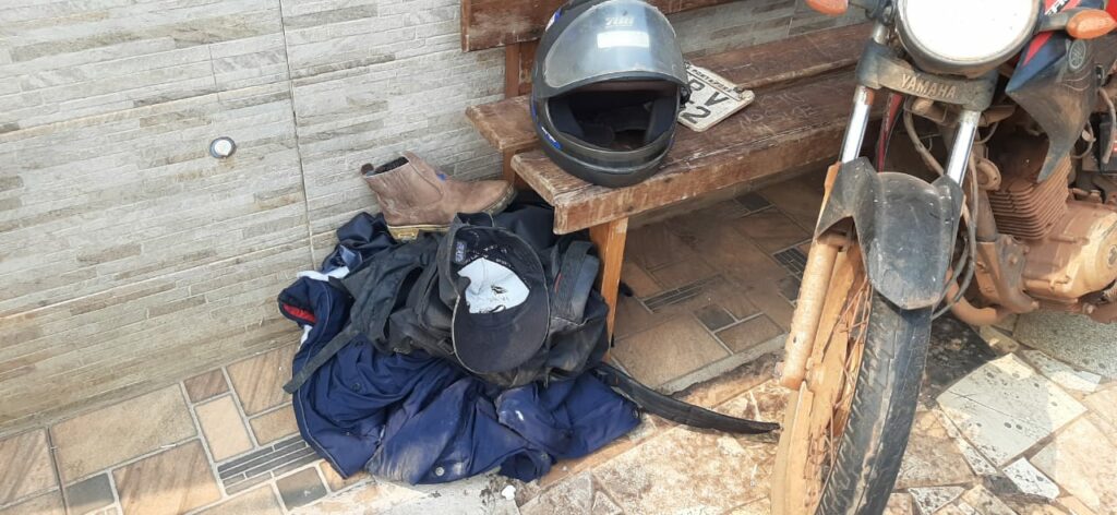 Em Ponta Porã, motociclista é atropelado e arrastado por caminhonete