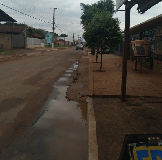 Ponta Porã: Moradores da rua Digno Torres Gimenes no Flamboynt sofrem com alagamento da via