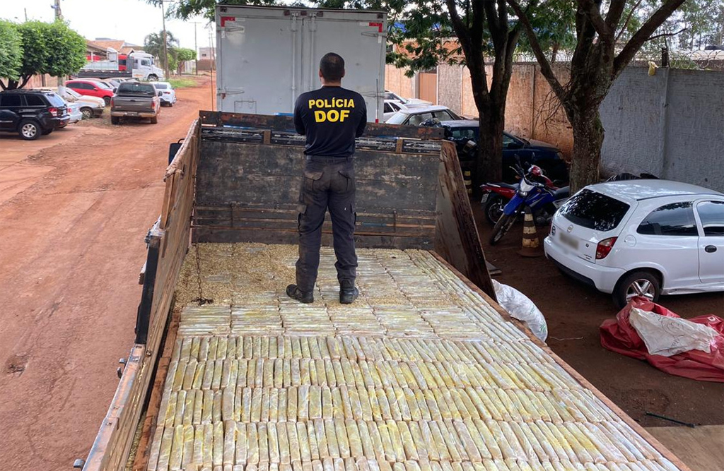 Em Ponta Porã, caminhão com mais de 1800 quilos de maconha é apreendido