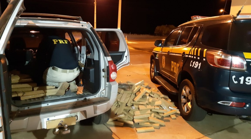 Vídeo: PRF apreende 443 Kg de maconha avaliada em R$ 443 mil Vídeo: PRF apreende 443 Kg de maconha avaliada em R$ 443 mil