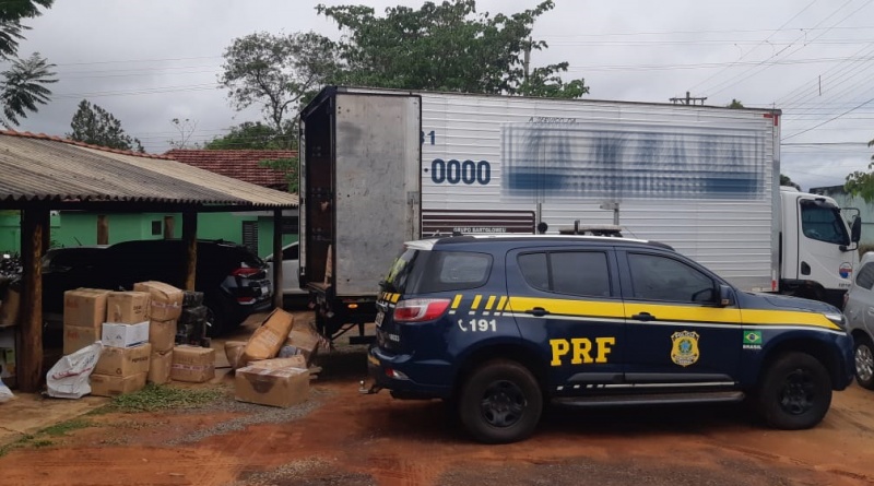 Vídeo: PRF apreende 1,7 tonelada de maconha e prende dupla