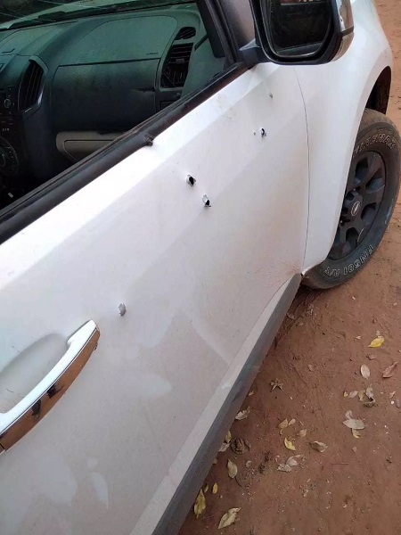 Criança viu pai sendo executado por pistoleiros em atentando na fronteira Criança viu pai sendo executado por pistoleiros em atentando na fronteira