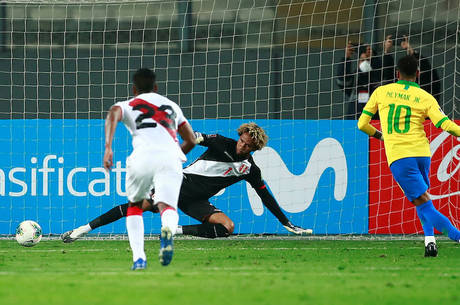 Neymar faz três, passa Ronaldo, e Brasil vence o Peru por 4 a 2 Neymar faz três, passa Ronaldo, e Brasil vence o Peru por 4 a 2