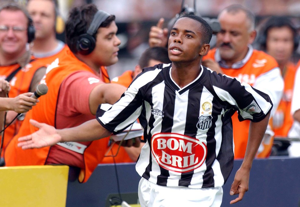 Santos anuncia a volta de Robinho Santos anuncia a volta de Robinho