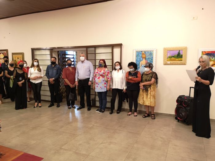 Artistas visuales de la frontera reunidos en interesante exposición de cuadros