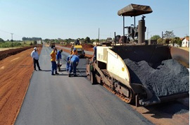 Laguna Carapã: pavimentação da MS-379 avança e 167 moradias já foram entregues