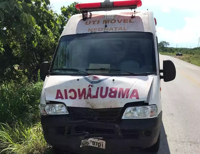 Paciente com covid morre em acidente com ambulância na MS-339 Paciente com covid morre em acidente com ambulância na MS-339