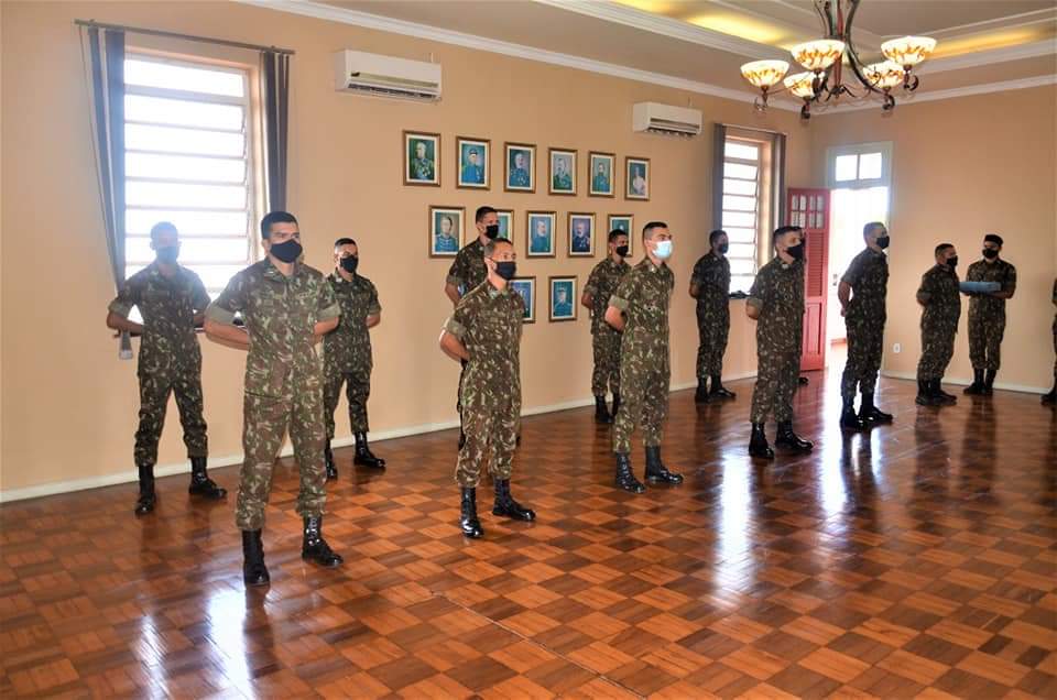 Em Ponta Porã, 11° RC MEC homenageia militares promovidos