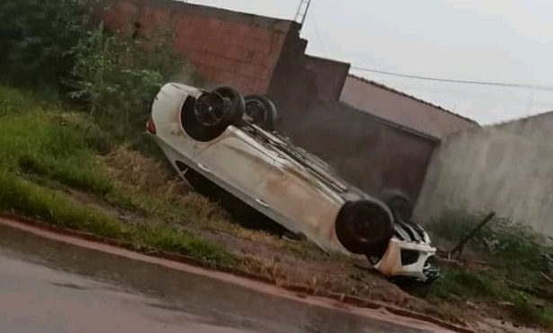 Ponta Porã teve tarde com chuva de 41 milímetros e muitos raios Ponta Porã teve tarde com chuva de 41 milímetros e muitos raios