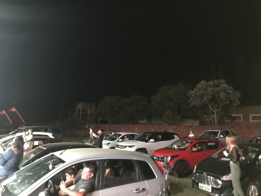 Formatura em estilo Drive In é realizada por escola particular em Ponta Porã Formatura em estilo Drive In é realizada por escola particular em Ponta Porã
