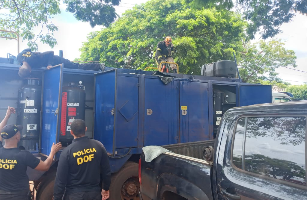 DOF apreende caminhão com mais de 6 toneladas de maconha