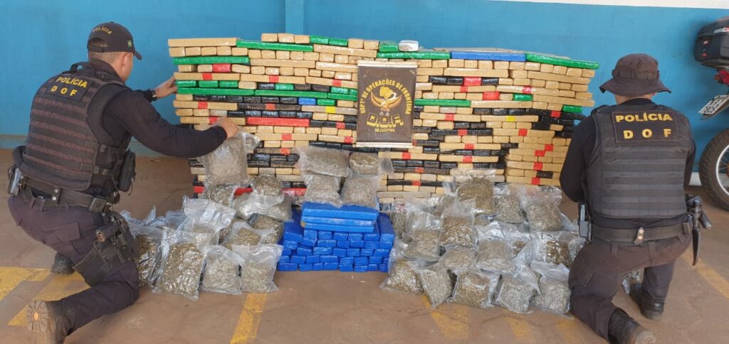 Em abordagem, homem é preso com carro cheio de drogas
