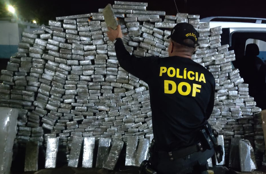 Veículo roubado e carregado com mais de 700 quilos de maconha foi recuperado pelo DOF Veículo roubado e carregado com mais de 700 quilos de maconha foi recuperado pelo DOF