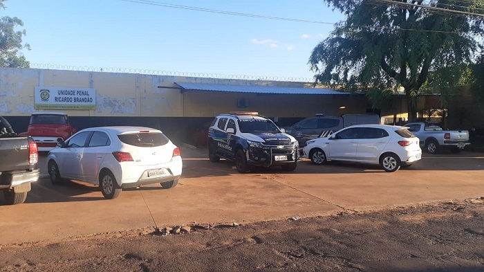 Policial Penal continua refém de 3 internos no Presídio de Ponta Porã Policial Penal continua refém de 3 internos no Presídio de Ponta Porã