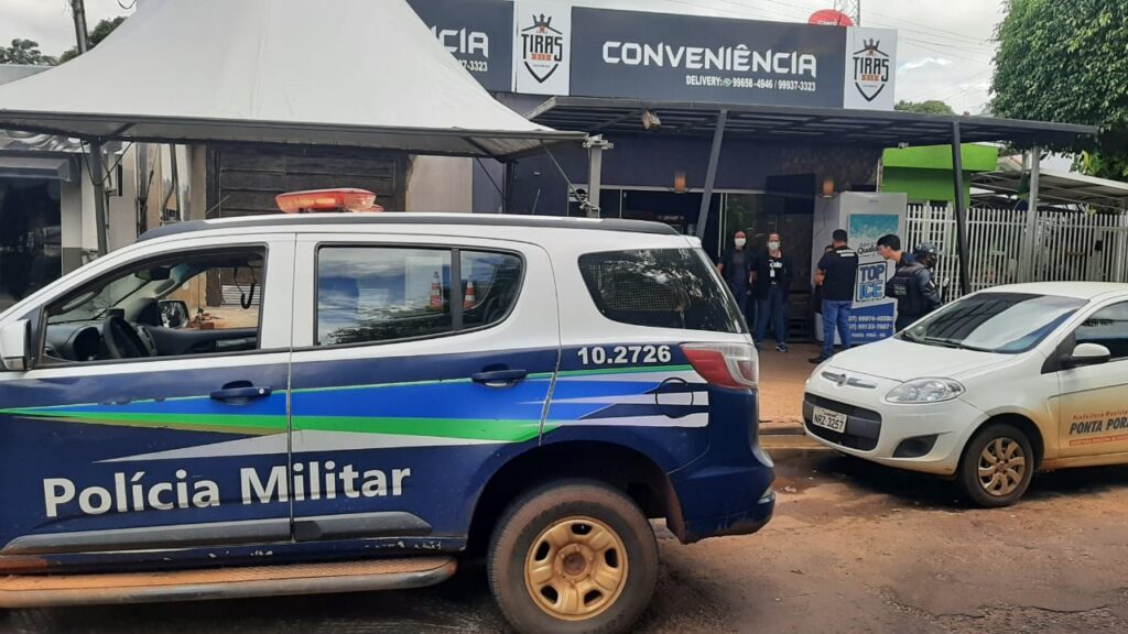 Com apoio da PM e Guarda Municipal, Vigilância interdita bar em Ponta Porã