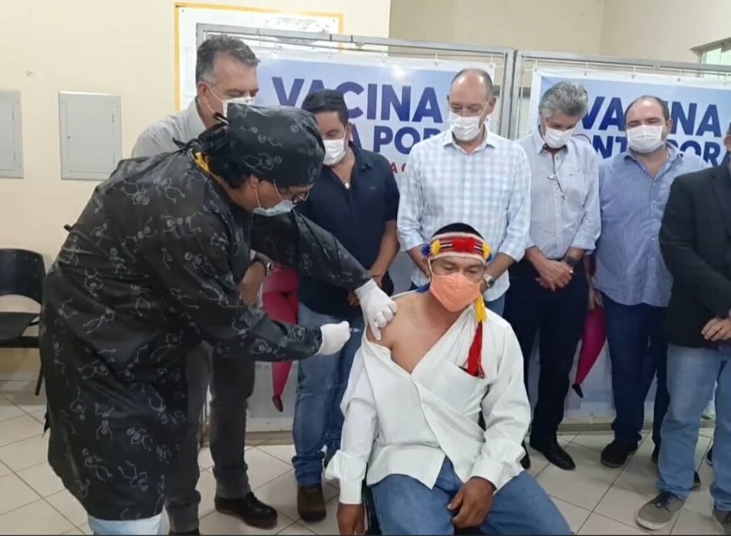 Indígena, idoso e profissionais da saúde receberam vacina contra Covid em Ponta Porã