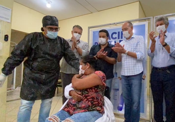 Indígena, idoso e profissionais da saúde receberam vacina contra Covid em Ponta Porã