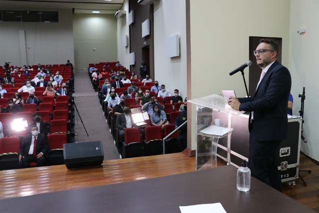 Vereadores, prefeito e vice tomam posse em solenidade no Centro de Convenções de Ponta Porã