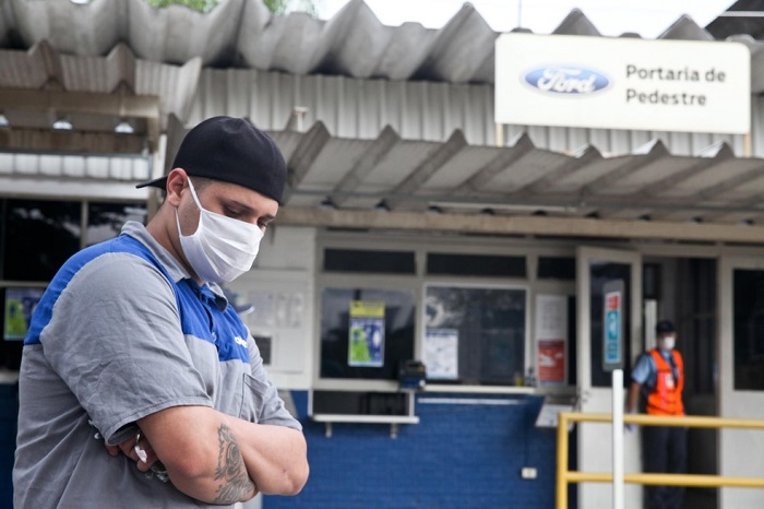 Justiça proíbe demissão de funcionários da Ford em fábrica de Taubaté